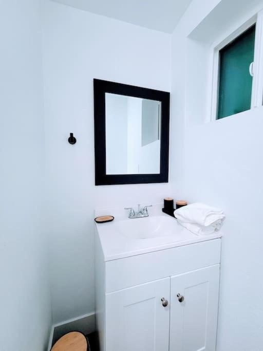 Phoenix Retreat - Studio With King Bed - 10 Min From Airp - Unit C Exterior photo